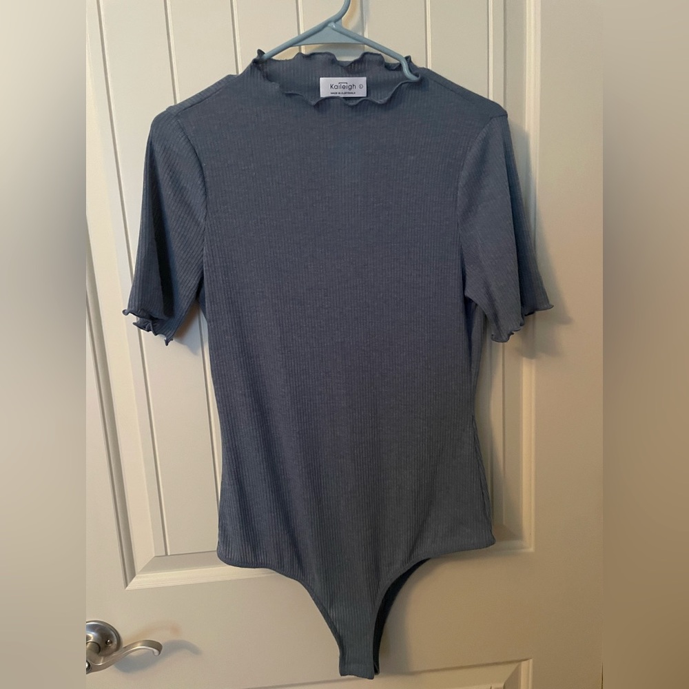KAILEIGH Sabella Short Sleeve Knit Bodysuit in Blue